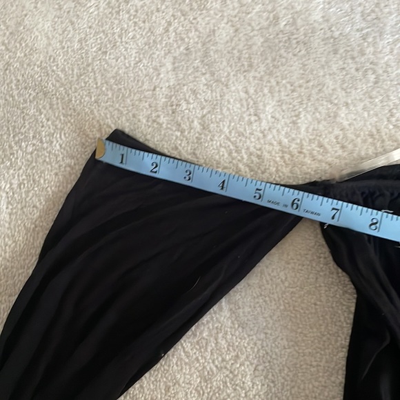 Flowy off the should black top - Picture 7 of 9